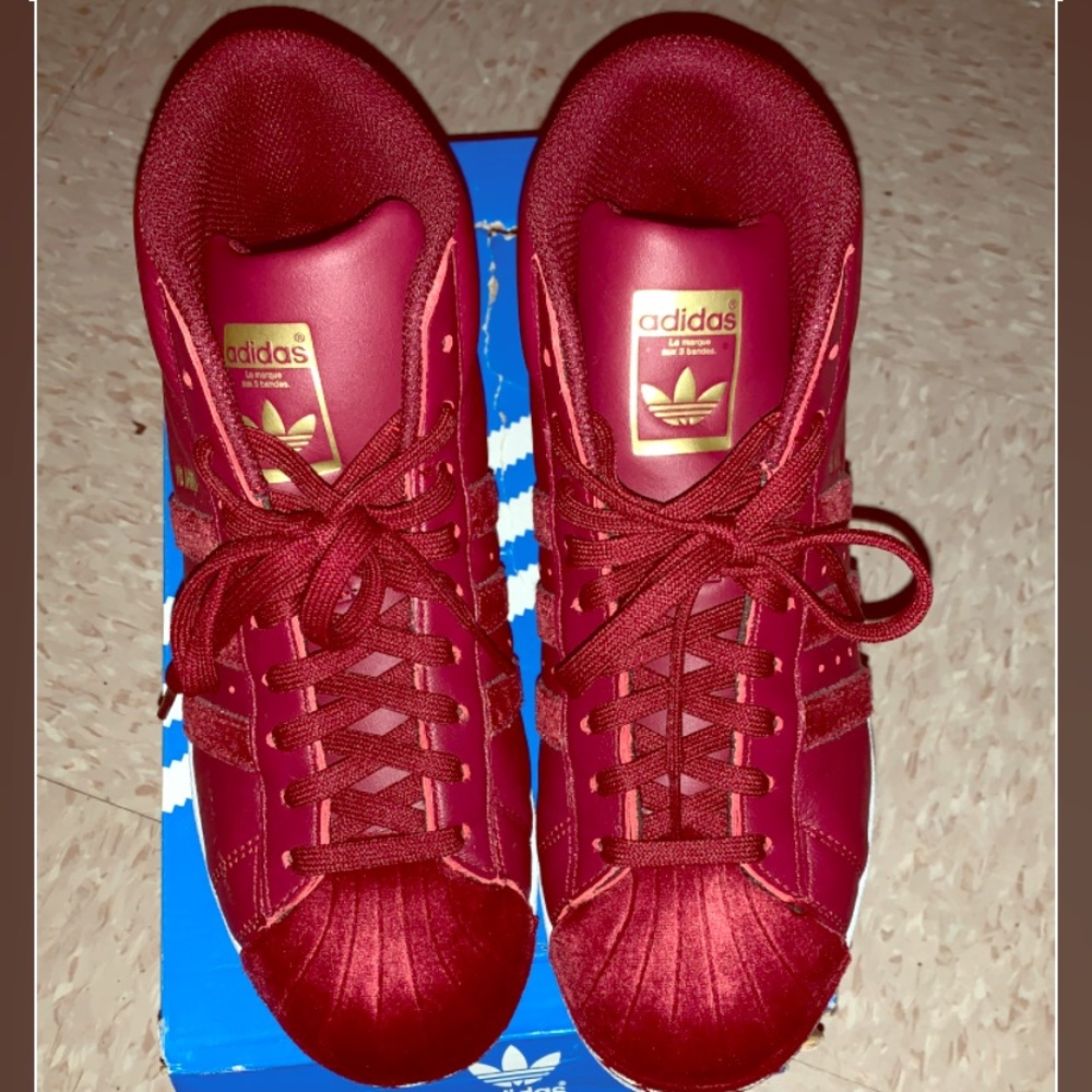 DARK RED/BURGUNDY HI TOP ADIDAS SZ 7Y